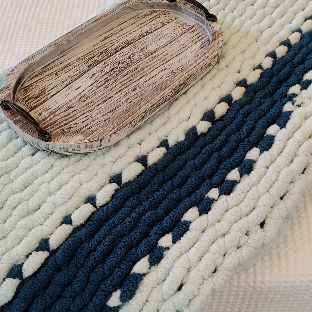 Chunky yarn throw